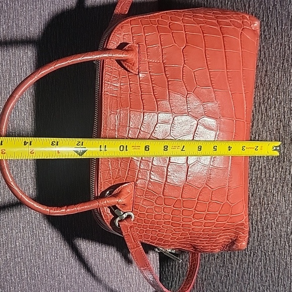 Elegant Red FURLA Crocodile-Embossed Handbag/Crossbody - Picture 5 of 16